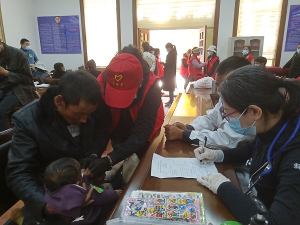 1634545531701750.jpg 江孜縣患兒篩查現場(麻醉醫生站).jpg