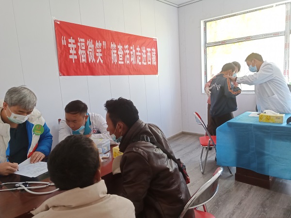 1634545544127612.jpg 昂仁縣患兒篩查現場.jpg