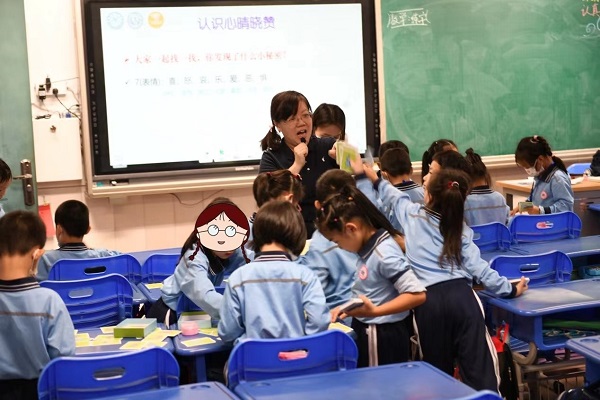 1637740245286054.jpg 廈門大學江宜珍教授給同學們上“心”際穿越心理健康促進課程.jpg