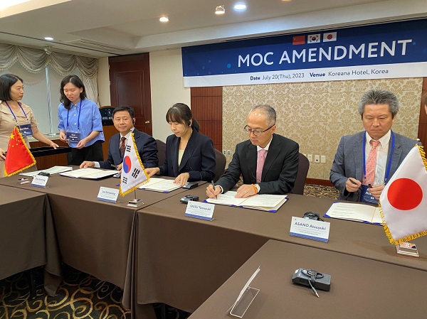 1690518460613224.jpg 三方簽字儀式.jpg