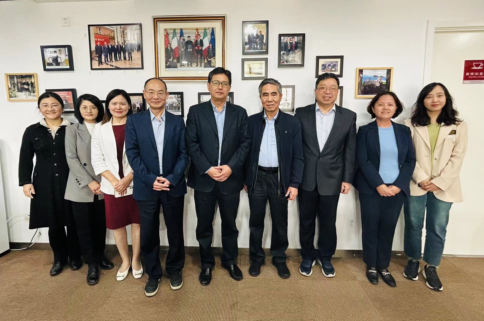 1697593100575889.jpg 1697593100575889.jpg