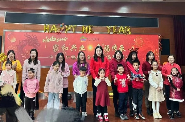 親子趣味游戲合影 微信圖片_20240201110056.jpg