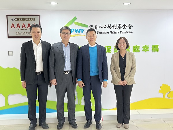 1711348049195402.jpg 合影 - 600.jpg