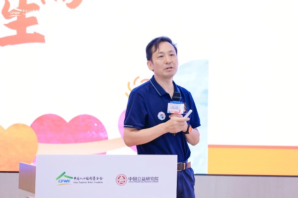 1724896401936615.jpg 3.中國(guó)科學(xué)院心理研究所劉正奎教授進(jìn)行主旨發(fā)言(小).jpg