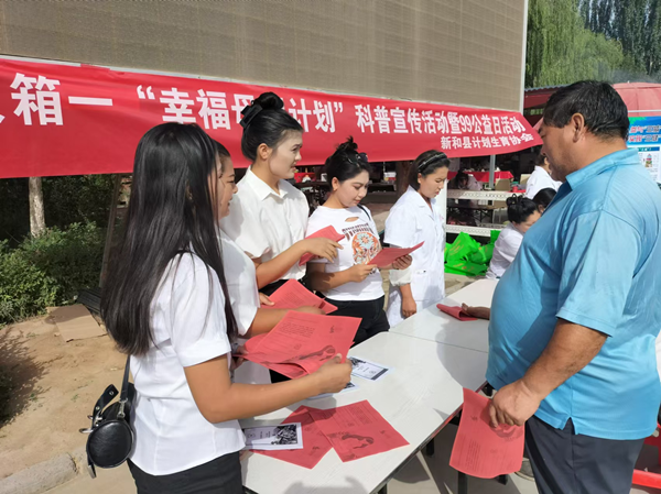 1726109874473811.png 圖為新疆阿克蘇地區(qū)新和縣母嬰健康科普活動現(xiàn)場 (2).png