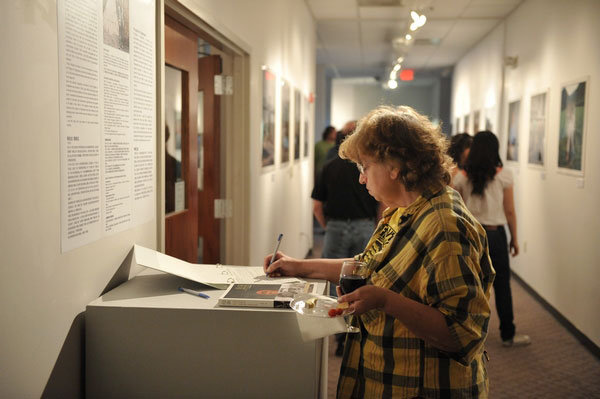 于全興在美國舉行《母親》主題攝影展 3.jpg