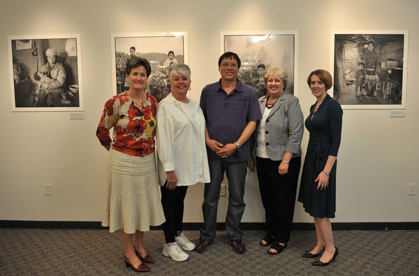 于全興在美國舉行《母親》主題攝影展 5.jpg