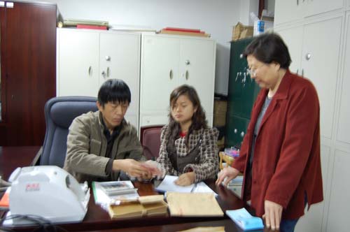 情系災區 關愛母親—中直機關積極開展為貧困母親捐款活動8.jpg