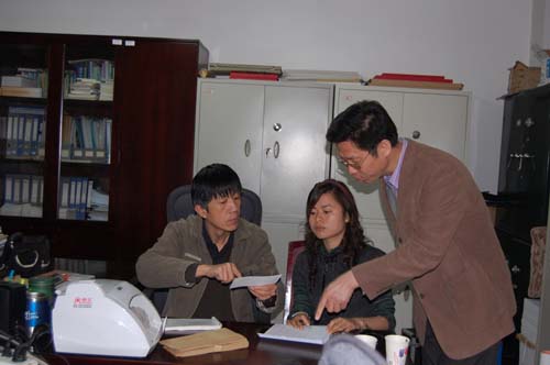 2008情系災區 關愛母親—中直機關積極開展為貧困母親捐款活動4.jpg