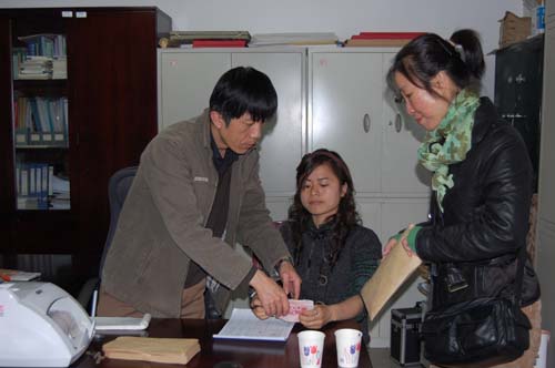 2008情系災區 關愛母親—中直機關積極開展為貧困母親捐款活動5.jpg