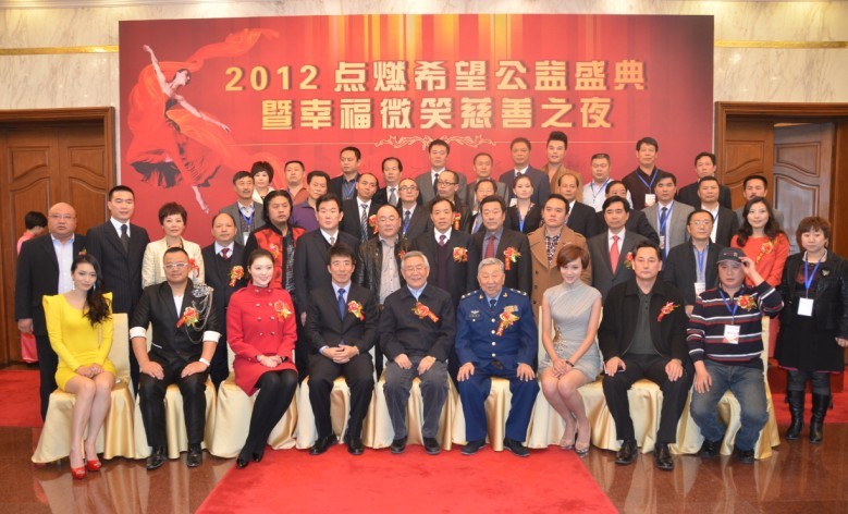 原全國工商聯商會會長王治國、著名劇作家閻肅、歌手葉一茜、演員謝蘭等出席晚會