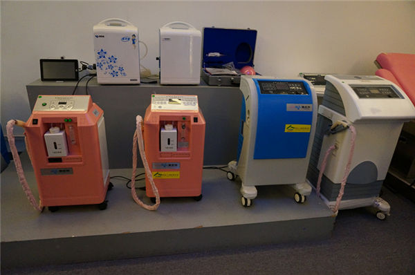 珠海新依科醫(yī)療科技有限公司生產(chǎn)的藍(lán)氧治療儀系列產(chǎn)品5_副本.jpg