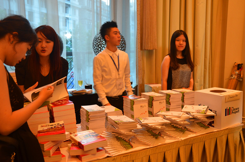 《放飛七彩夢-圖書館計劃征文選集2013》義賣