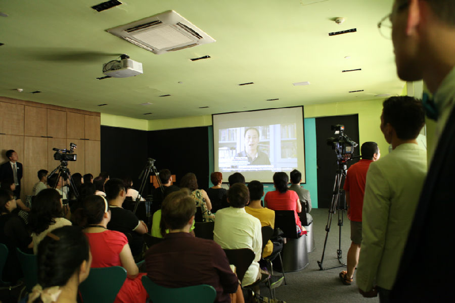 現場播放愛滋徒步宣傳片