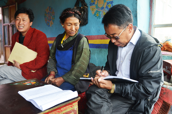 a幸福工程西藏自治區組委會國吉處長采訪受助母親米瑪