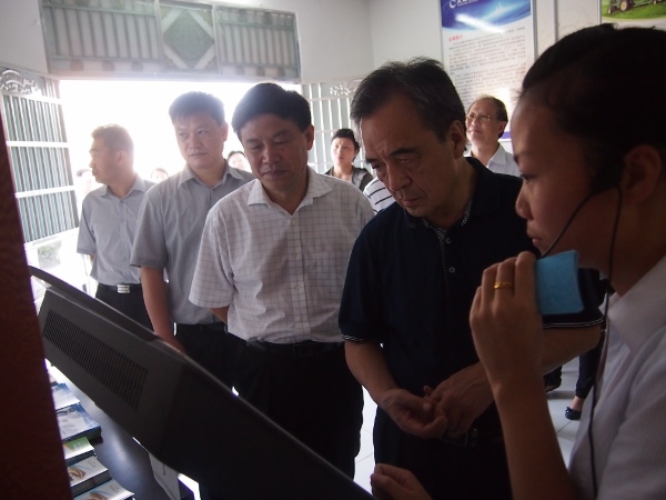 7考察宜都市紅花套鎮便民服務大廳 (600x450).jpg