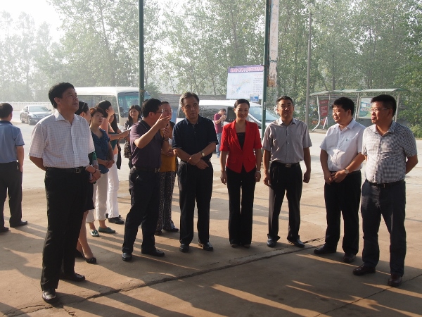 5考察石首市東升鎮畢家塘村幸福計生特色養殖示范基地 (600x450).jpg