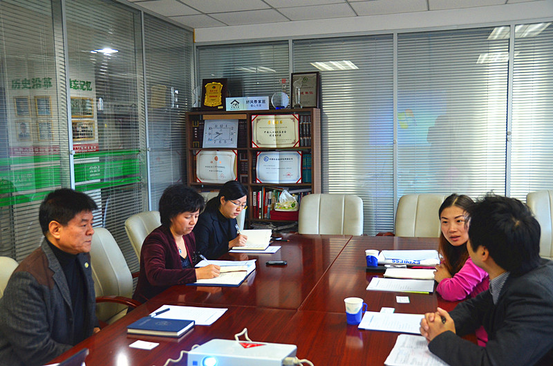 雙方就合作問(wèn)題展開(kāi)討論