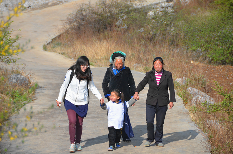 小元波與大家依依不舍