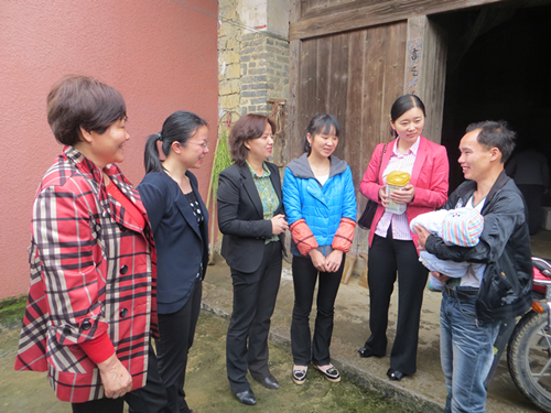 走訪了解受助家庭情況
