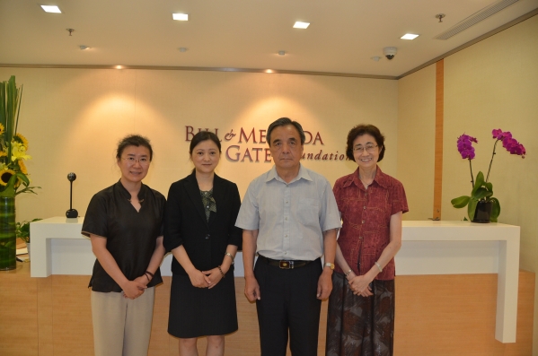与美国助明基金会中国办公室负责人合影20140718