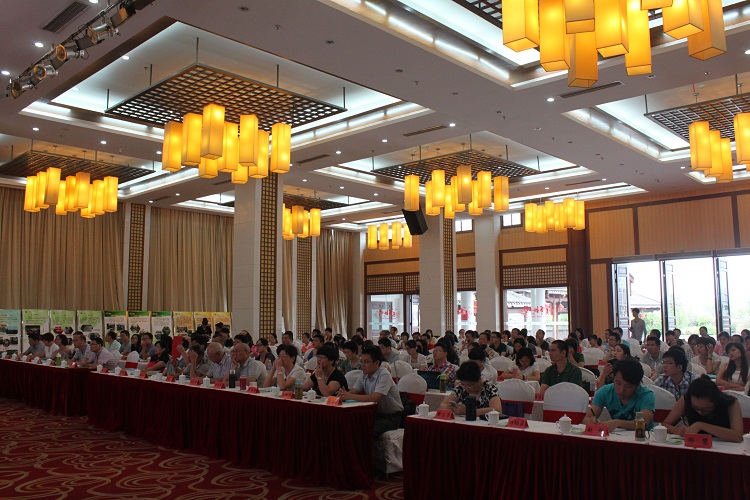 在场学员认真听讲