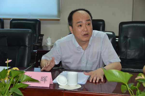 张晖秘书长介绍捐赠情况及工作布置