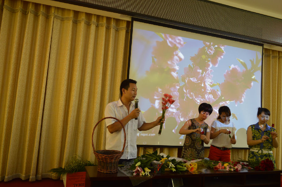 3花艺课互动环节.jpg