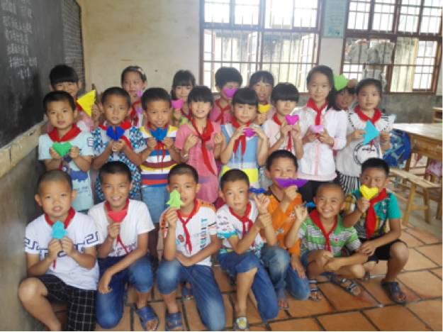 福建漳州平和县云后小学同学们叠做的手工.jpg