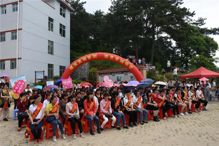 紀念“母親節”暨第二十屆幸福工程救助貧困母親活動日系列活動現場.jpg