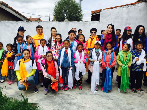 1469585250111749.jpg 與孩子們在一起.jpg