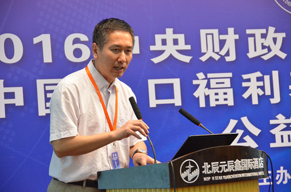 1473670376896007.jpg 4 解恒革教授進行演講.jpg