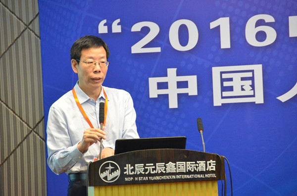 1473670532651156.jpg 6 屈秋民教授演講分享經驗與感受.jpg