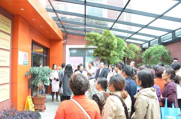 1476321624953369.jpg 9 參訓學員參觀拱墅區婦幼保健計劃生育服務中心_副本.jpg