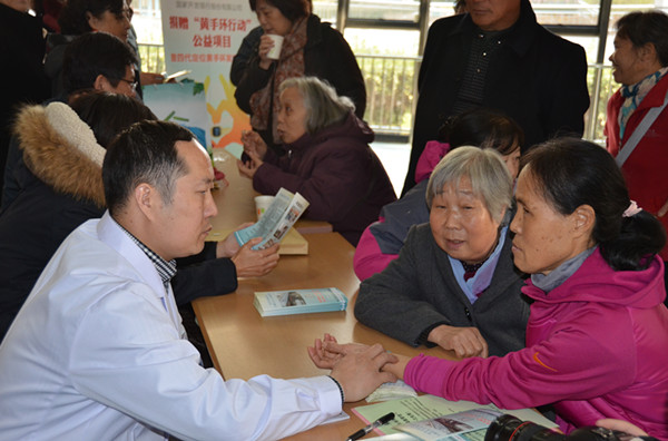 1479349298127034.jpg 義診現(xiàn)場_副本.jpg