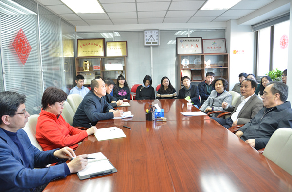 王培安副主任傾聽老同志、新員工從事公益慈善工作的體會感想和意見建議 王培安副主任傾聽老同志、新員工從事公益慈善工作的體會感想和意見建議