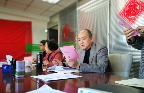 1512639615983706.jpg 張暉同志認真宣讀投票說明_副本.jpg