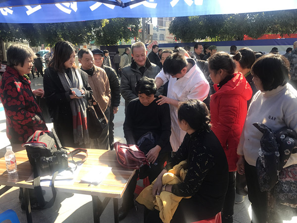 1513903510311636.jpg 義診現場_副本.jpg