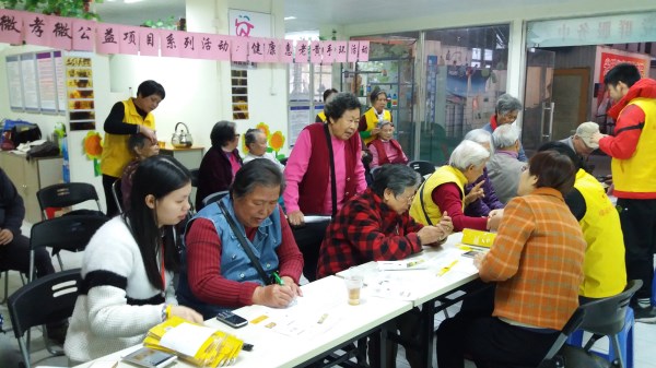 1516257918273165.jpg 發(fā)放現(xiàn)場.jpg