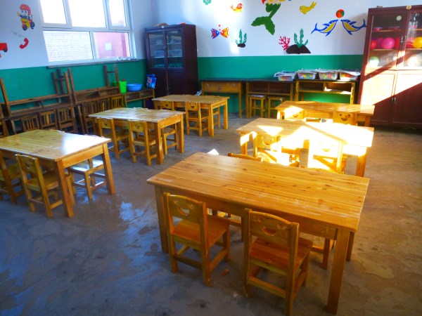 1516937064121921.jpg 學(xué)前班課桌椅.2.jpg