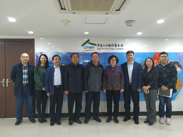 1554962175118475.jpg 合影 - 600.jpg