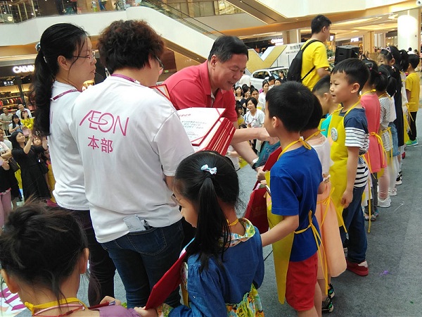 1559009367662861.jpg 段局給小天使頒獎2.jpg