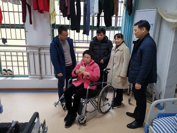上門慰問三陽鄉(xiāng)衛(wèi)生院徐雪華_副本.jpg