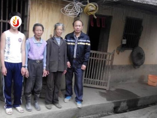 1601475171122038.jpg 合影_副本.jpg