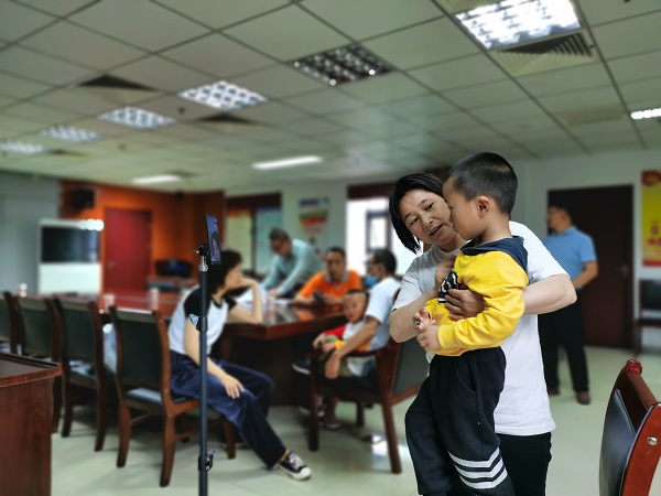 安徽“幸福微笑”遠程視頻篩查現場 (2)600.jpg